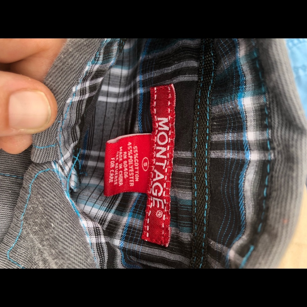 Montage button up